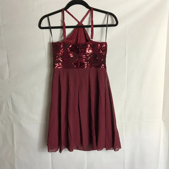 NWT Lulu’s Burgundy sequence short dress Sz medium - Picture 6 of 8